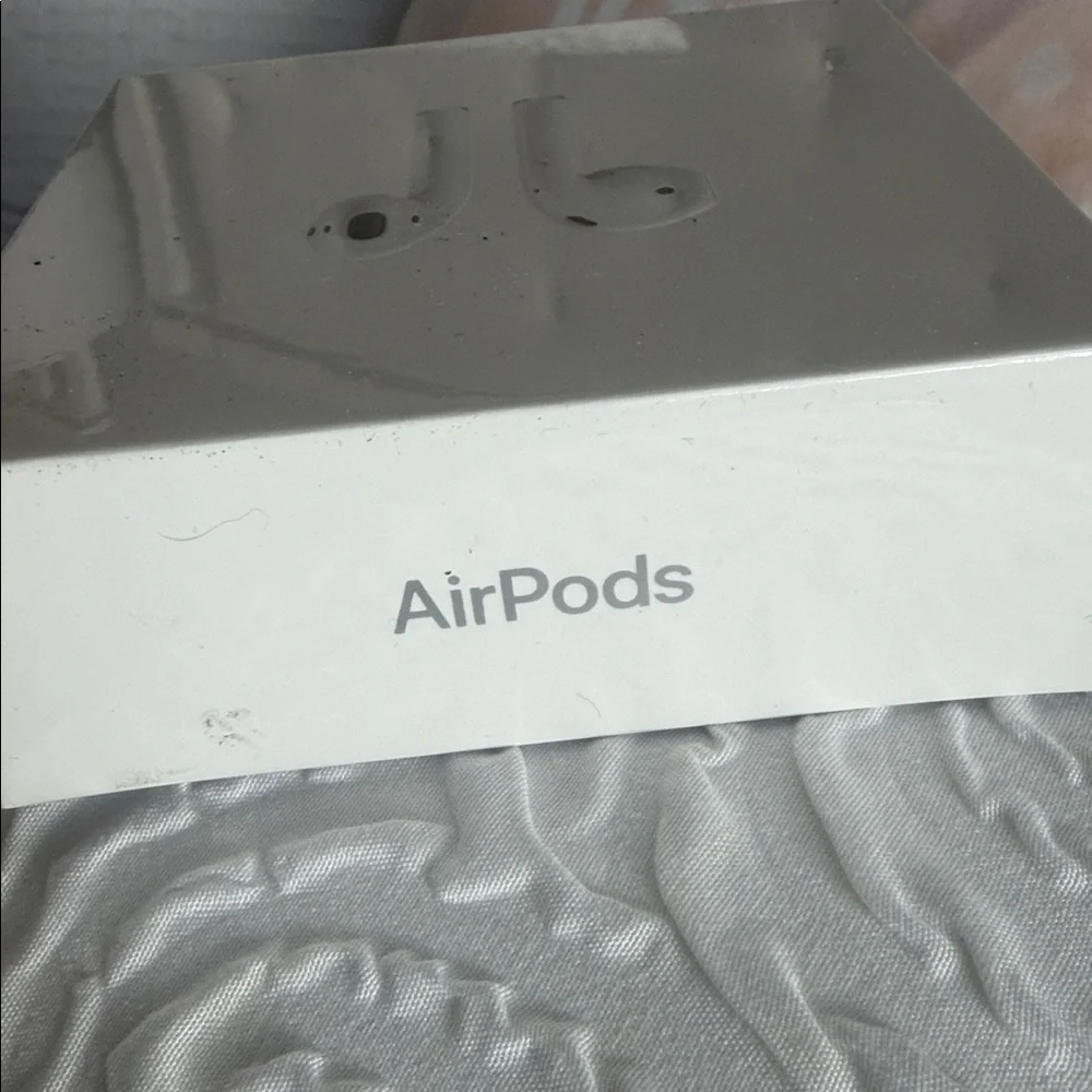 Apple AirPods in Classic White sealed New 🆕